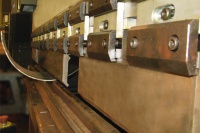 Гидравлические листогибочные прессы с ЧПУ с усилием до 160 тонн 